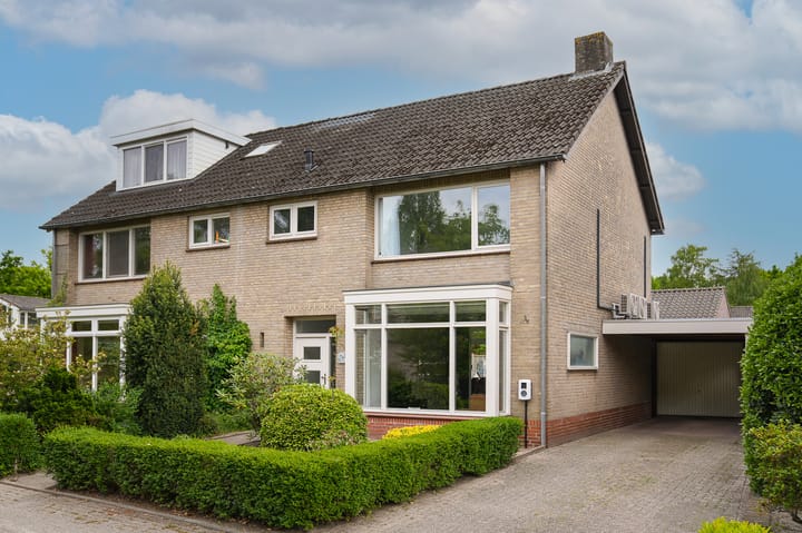 Photo 1 of Lariestraat 3