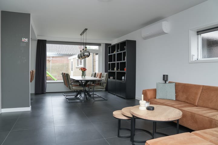 Photo 10 of Lariestraat 3