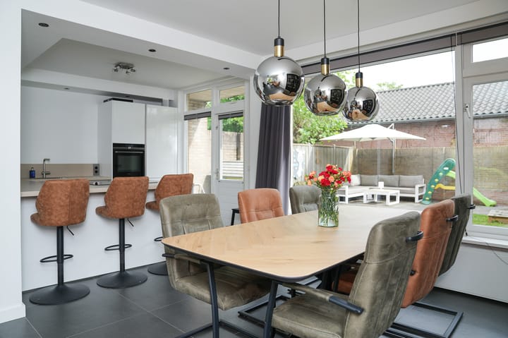 Photo 11 of Lariestraat 3