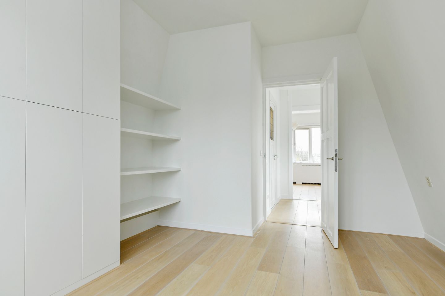 Photo 14 of Utrechtsestraat 83-D