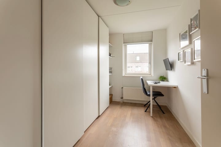 Foto 16 van Adderwortel 32