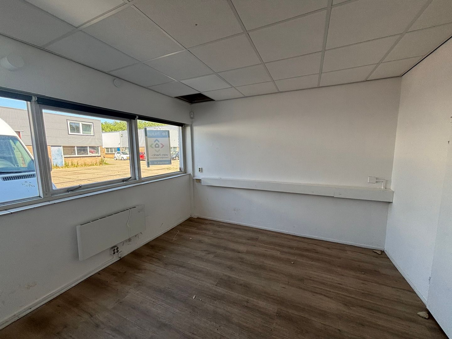 View photo 5 of Satijnbloem 8-18