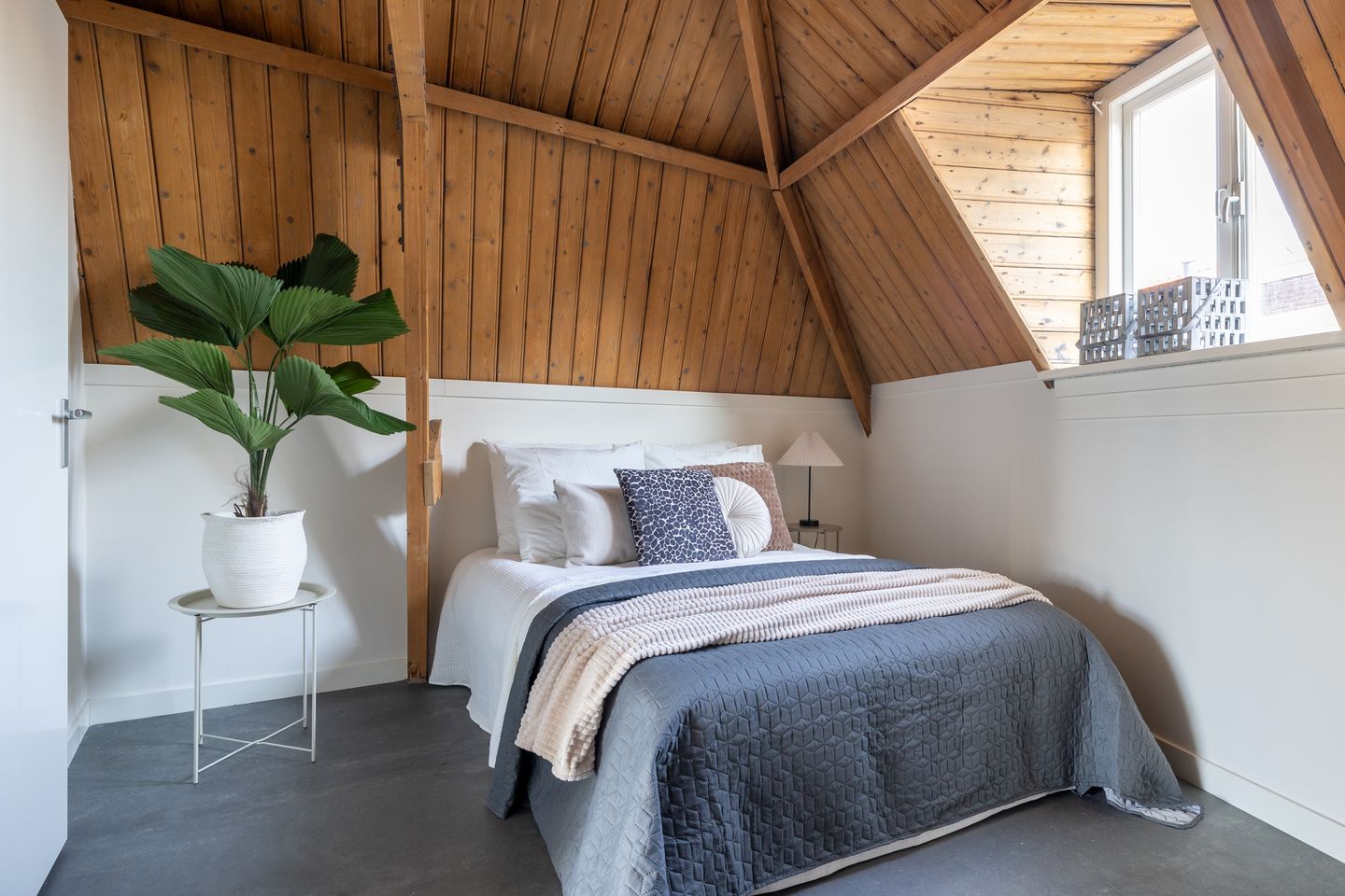 Photo 5 of Sint Anthoniestraat 15-B