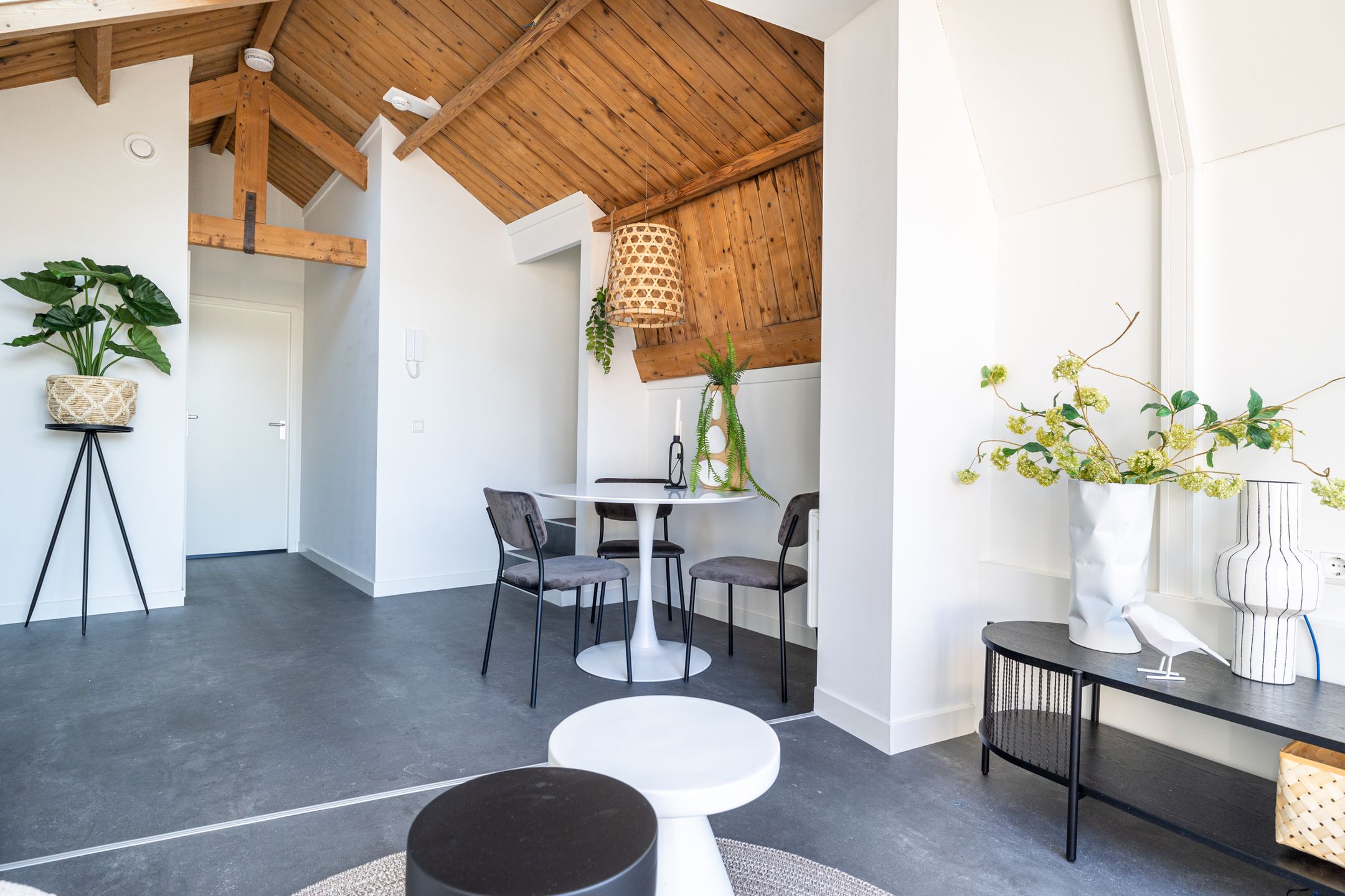 Photo 18 of Sint Anthoniestraat 15-B