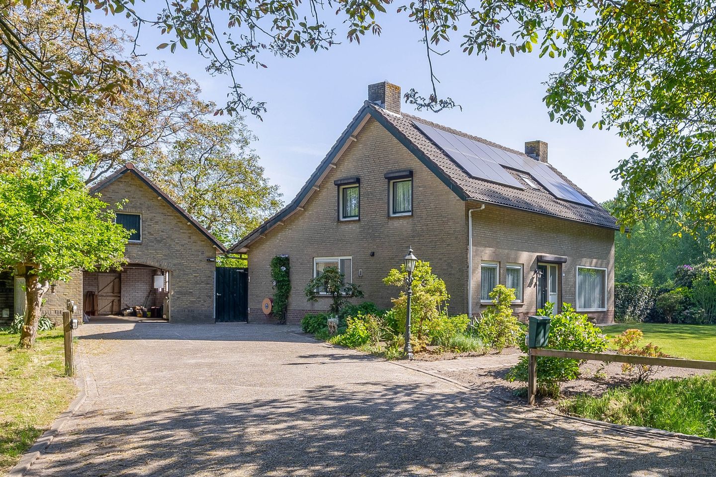 Foto 1 van Besselaar 13-A