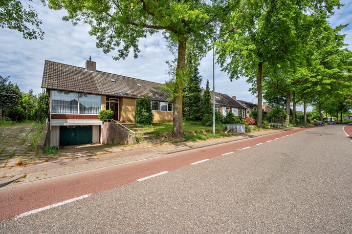 Photo 36 of Hoofdstraat 42