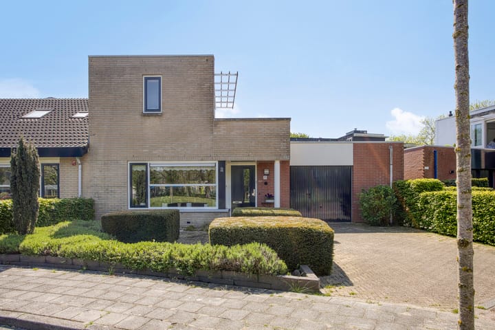 Cort van der Lindenlaan 11
