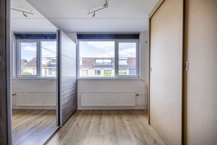 Photo 22 of Steur 77