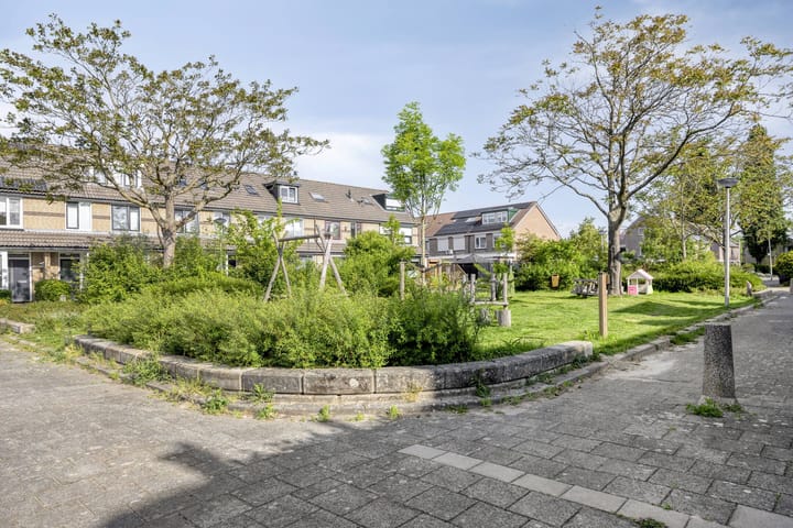 Photo 32 of Steur 77