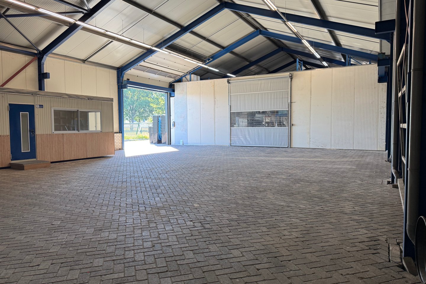 View photo 2 of Kanaalweg-West 1