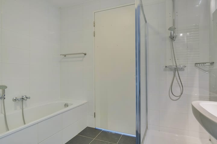 Foto 17 van Prof. Lorentzlaan 1-C