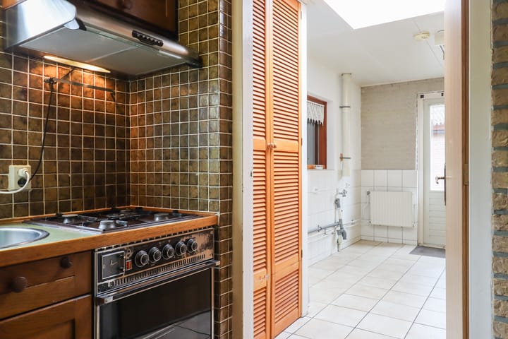 Foto 32 van Van Helsdingenstraat 9