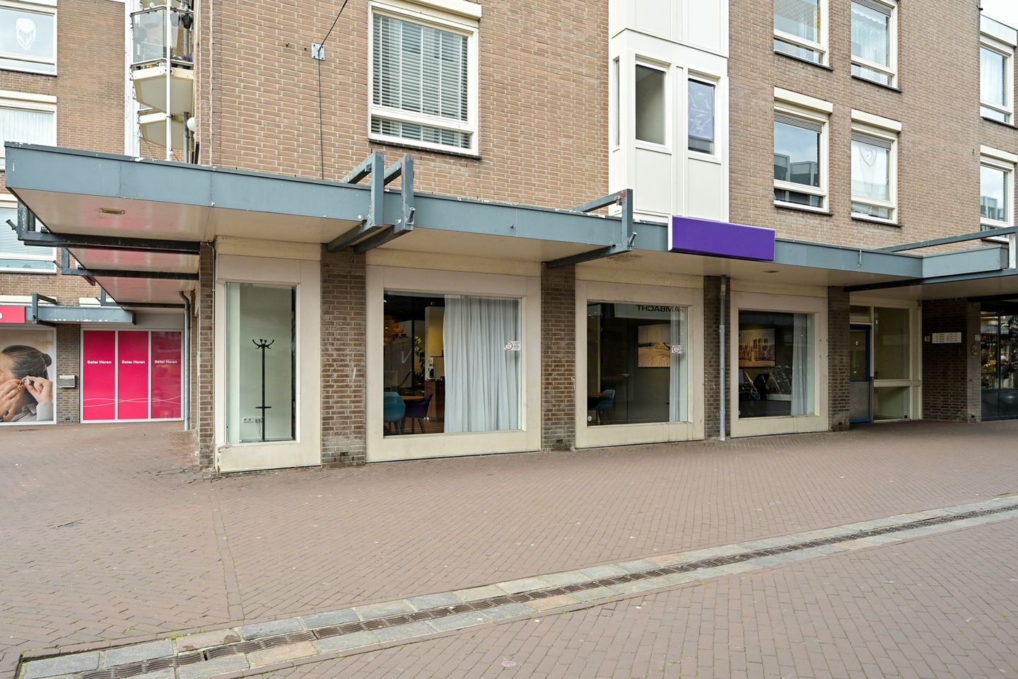 Bekijk foto 1 van Loosduinse Hoofdplein 183