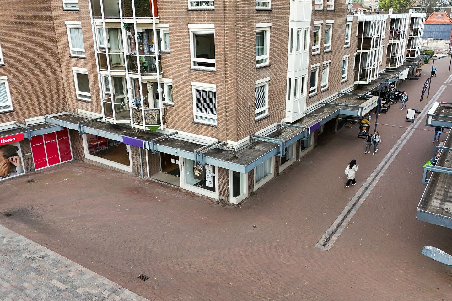 Bekijk foto 2 van Loosduinse Hoofdplein 183