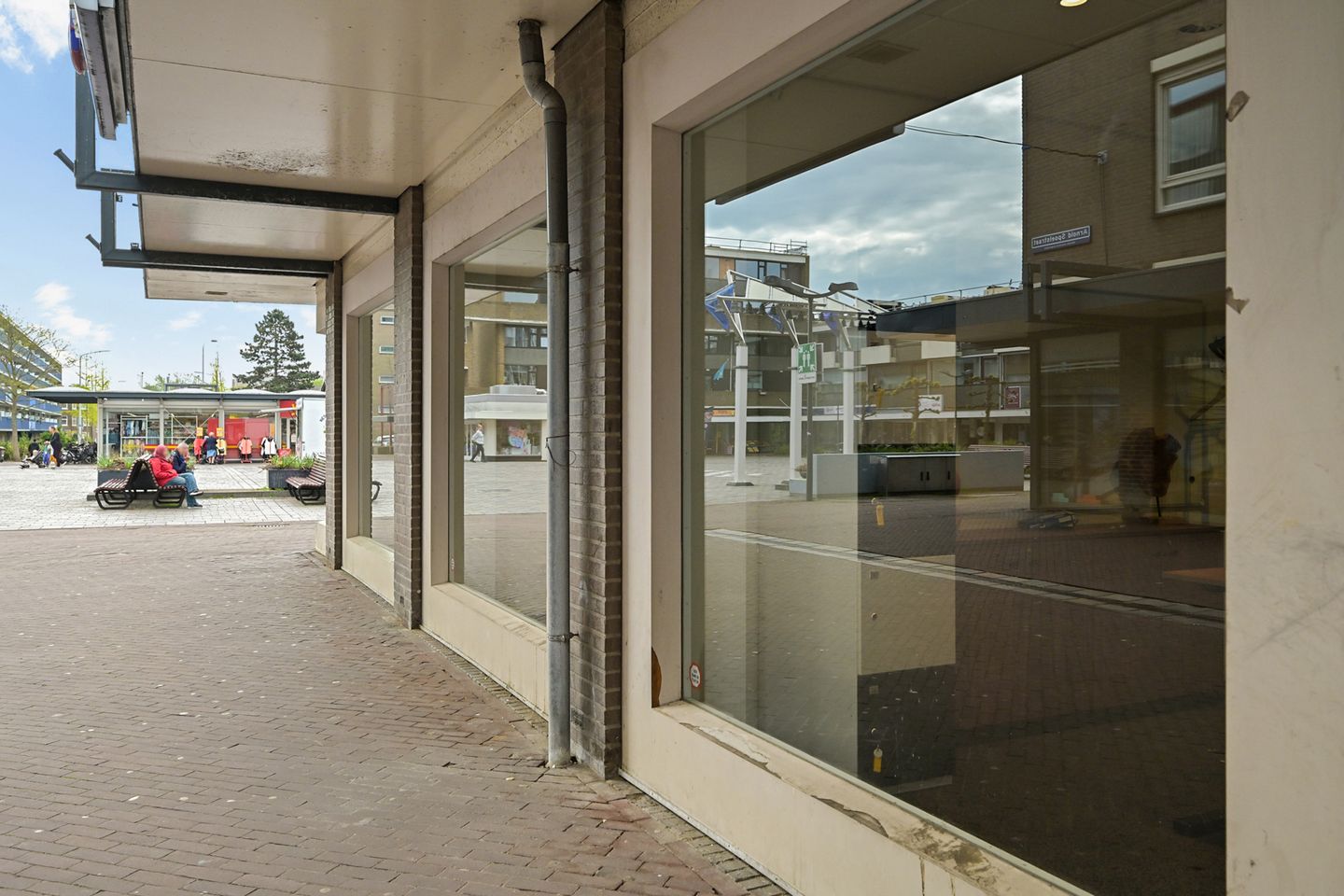 Bekijk foto 4 van Loosduinse Hoofdplein 183