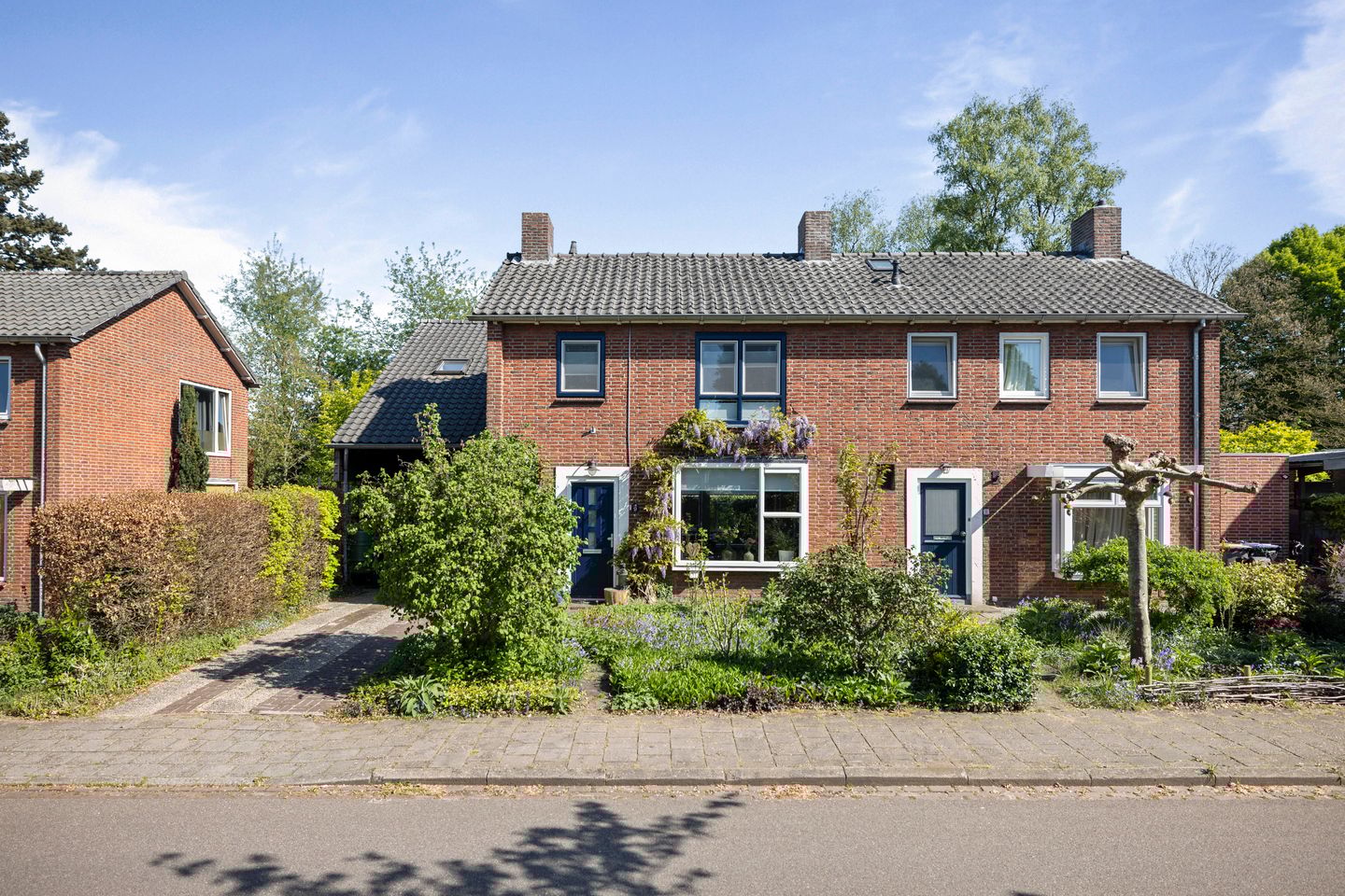 Photo 1 of Johan van Oldenbarneveltlaan 9