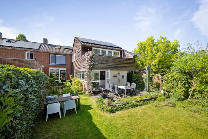 Photo 2 of Johan van Oldenbarneveltlaan 9