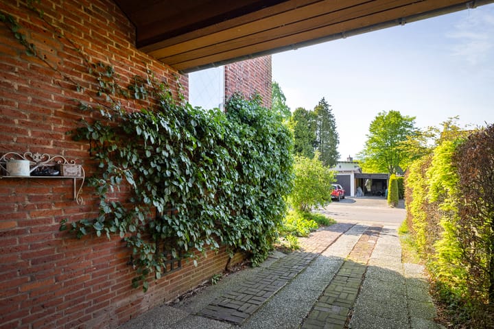 Photo 37 of Johan van Oldenbarneveltlaan 9