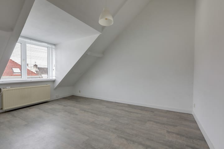 Foto 16 van Emmastraat 11-4