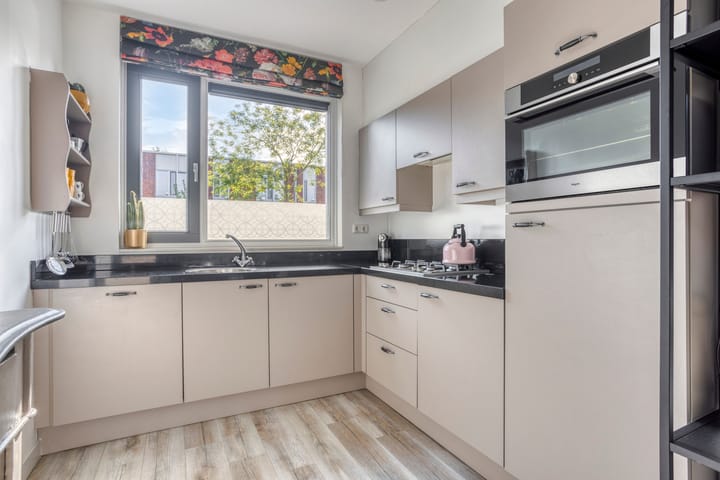 Foto 16 van Van der Willigenstraat 31