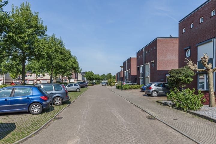 Foto 45 van Smaragd 9