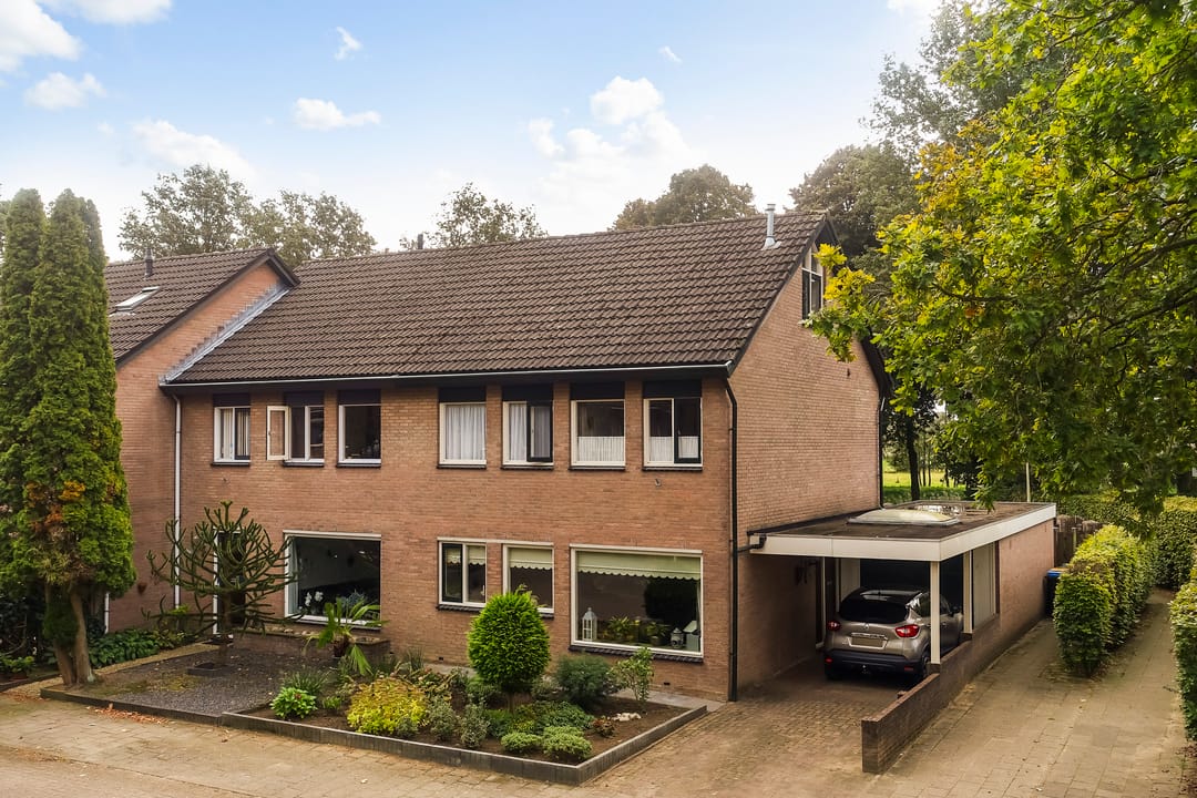 Foto 2 van Anna van Burenplein 2