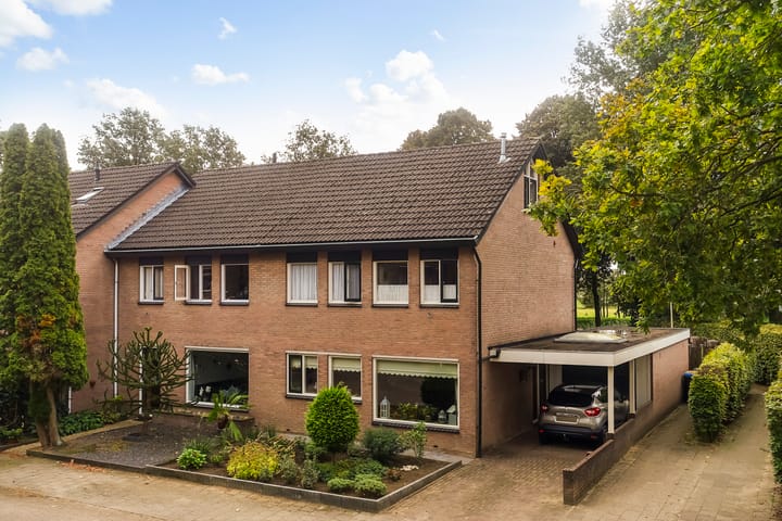 Foto 2 van Anna van Burenplein 2