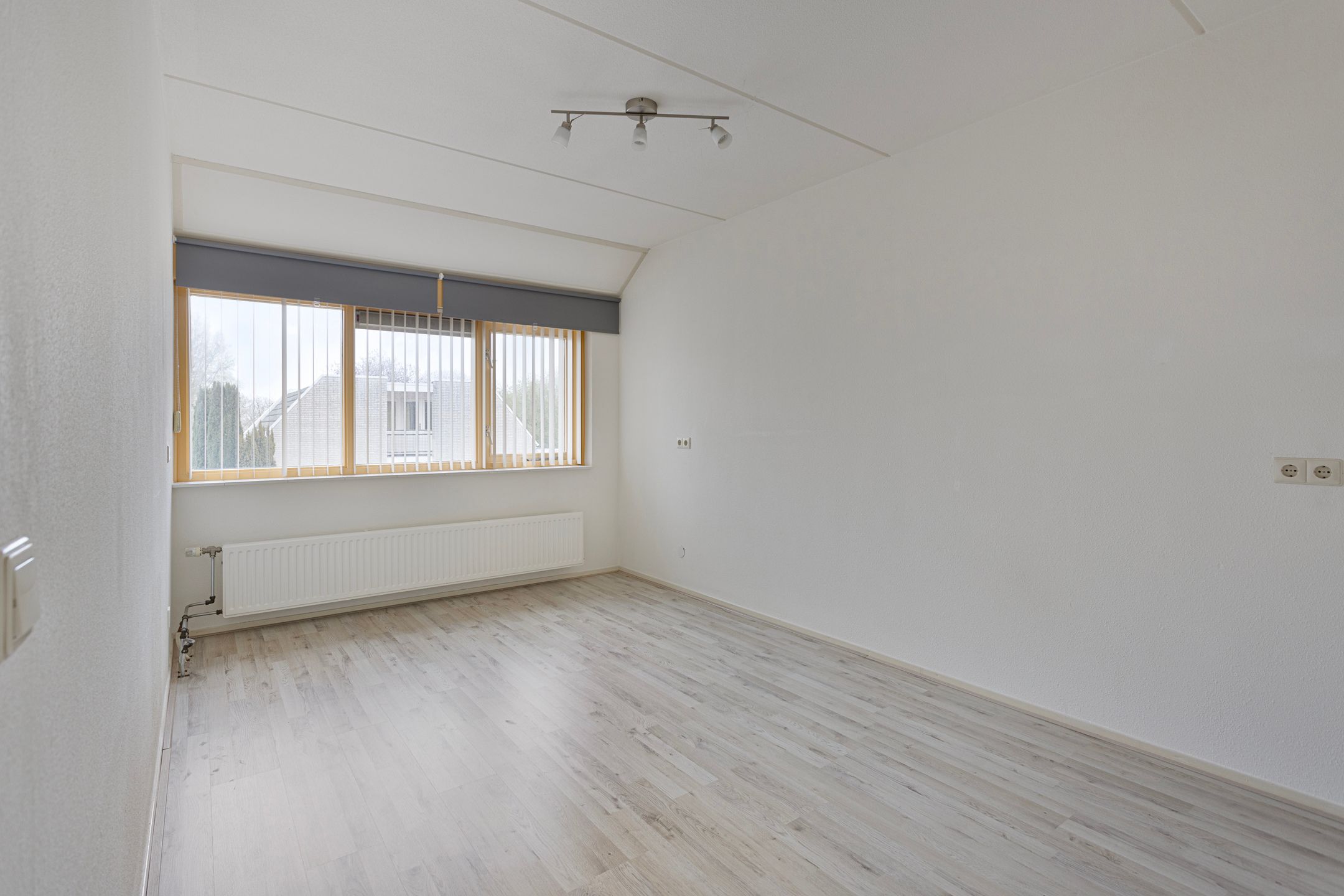 Foto 24 van Doornenburgallee 17