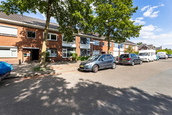 J.H.W. Robersstraat 24
