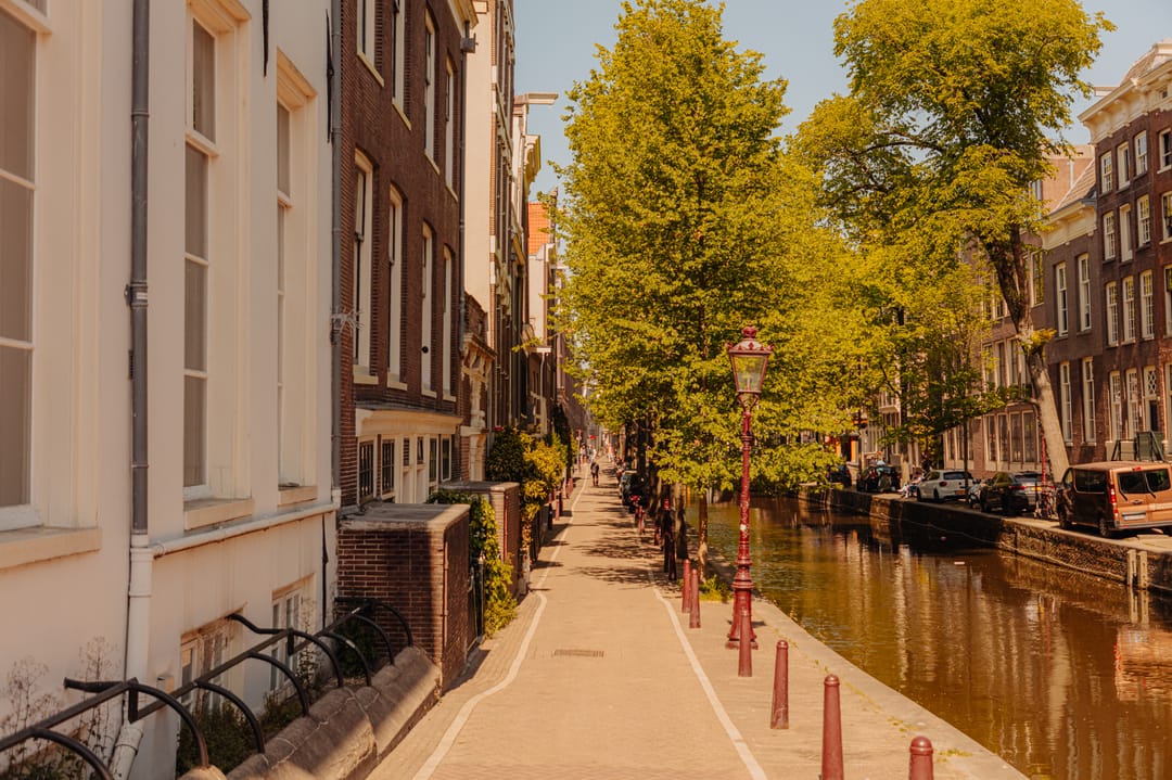 Foto 17 van Oudezijds Achterburgwal 212