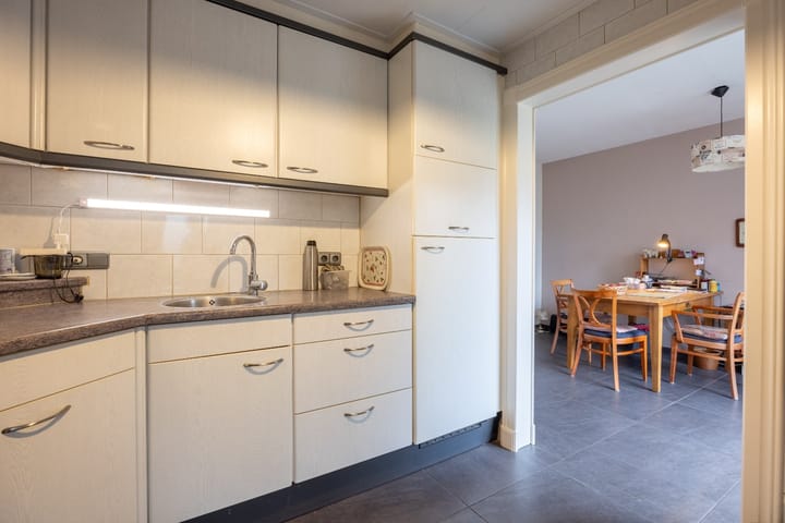 Photo 12 of Frederik Hendrikstraat 25