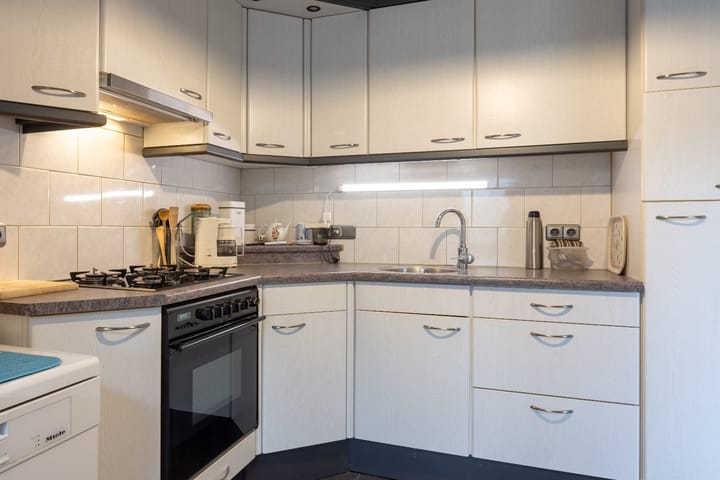 Photo 13 of Frederik Hendrikstraat 25