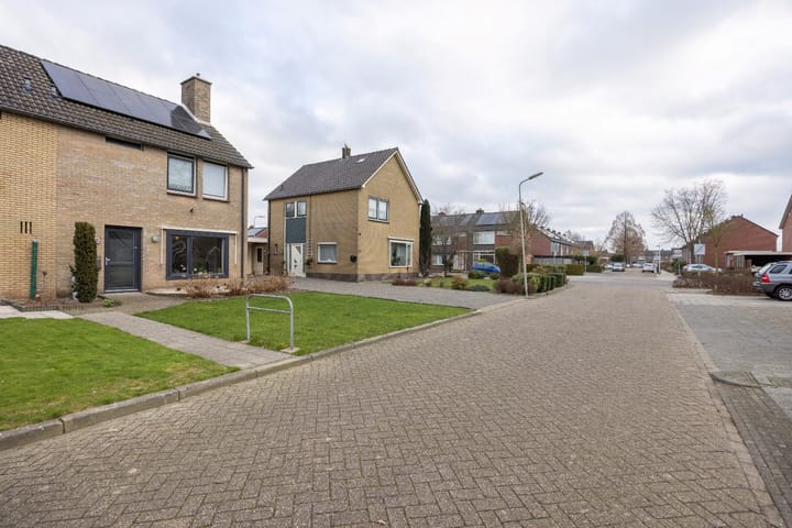 Photo 34 of Frederik Hendrikstraat 25