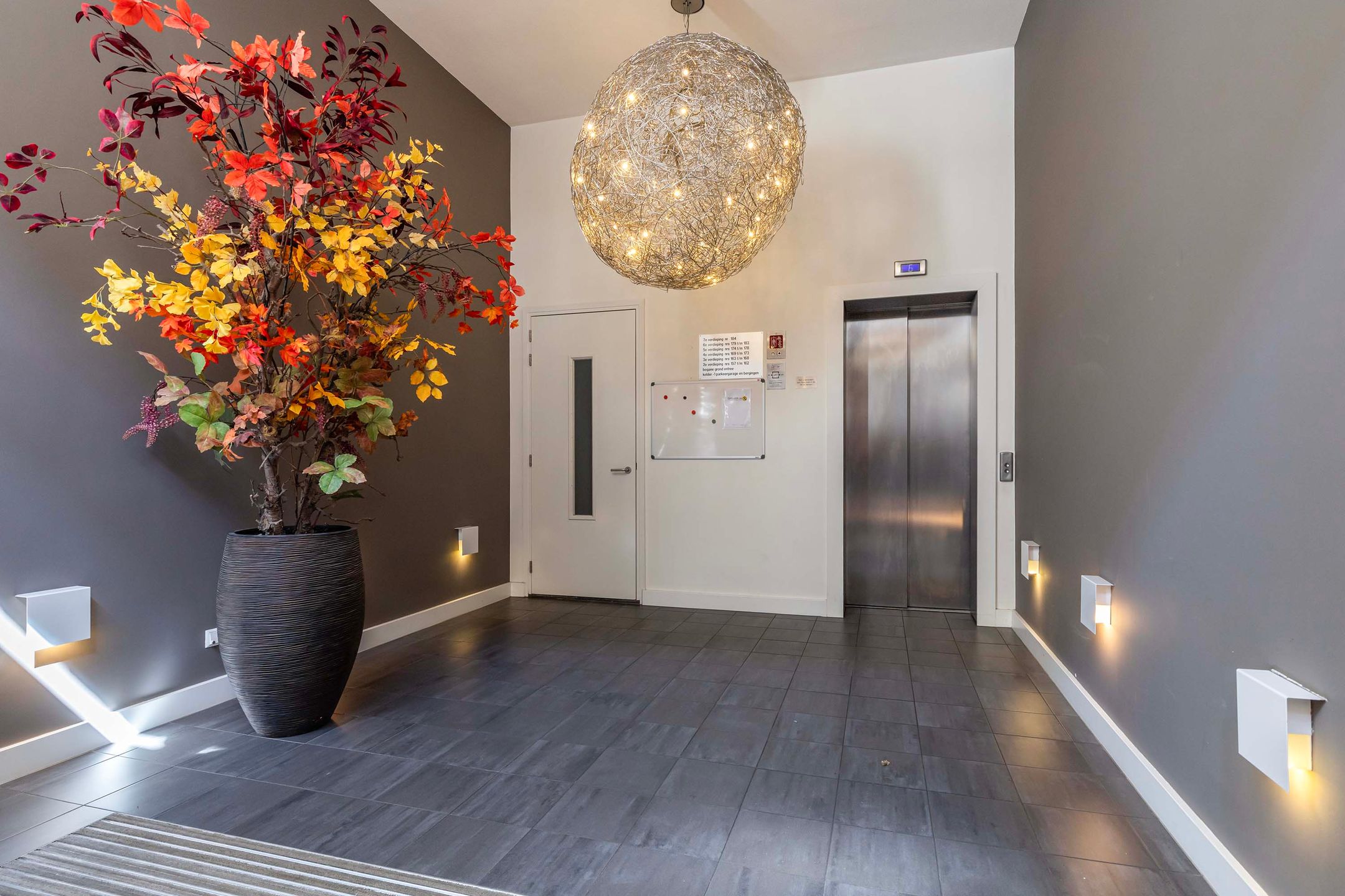 Foto 9 van Plein 1944 168