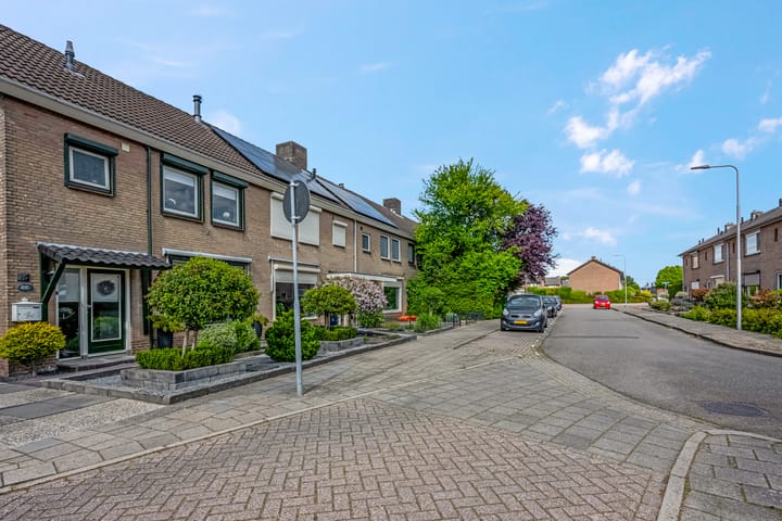 Foto 50 van Margrietstraat 10