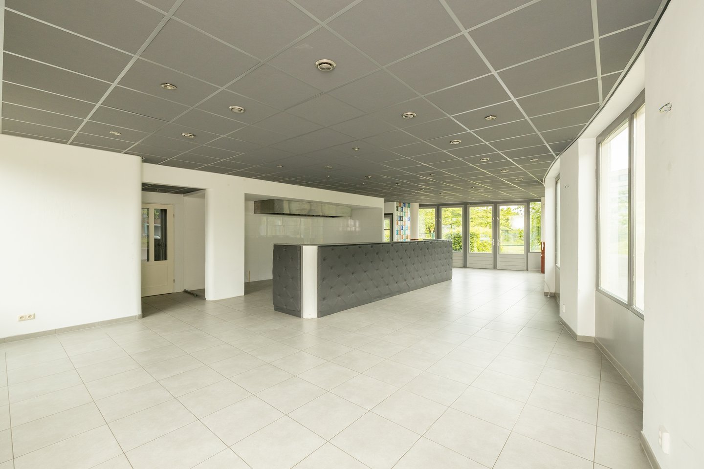 Bekijk foto 4 van Aartsbisschop Romerostraat 332