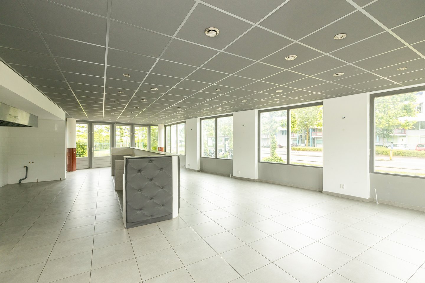 Bekijk foto 5 van Aartsbisschop Romerostraat 332