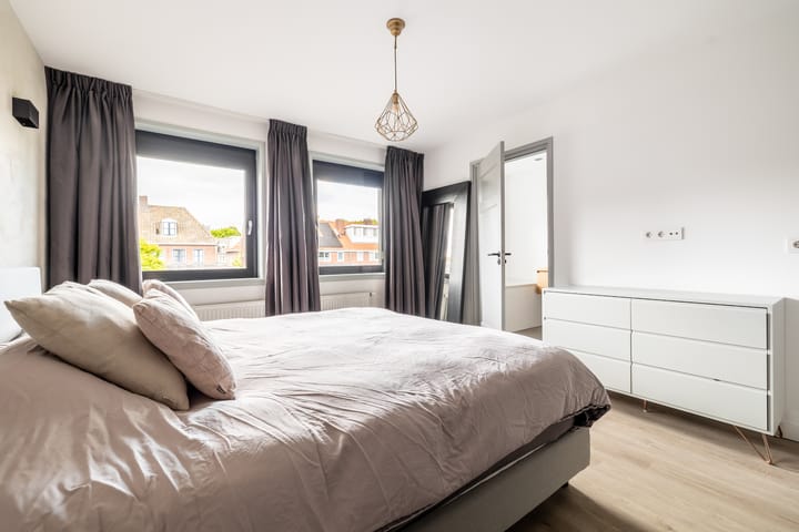 Foto 16 van Brederostraat 54