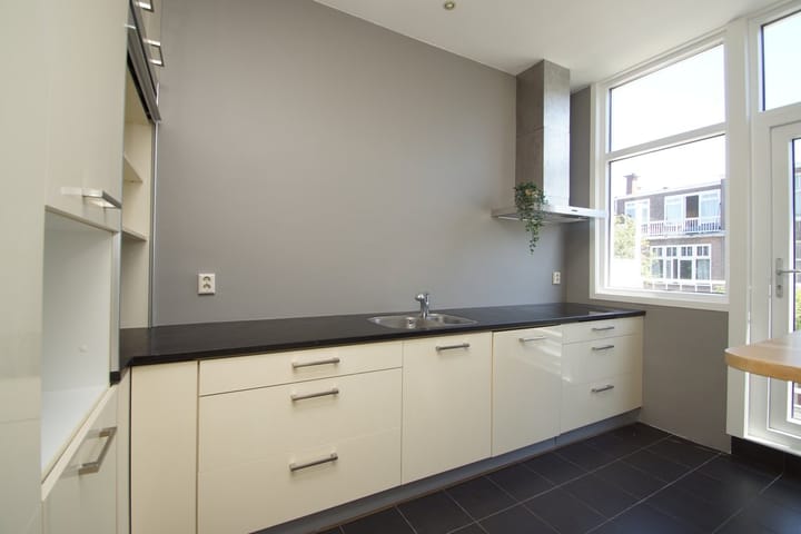 Photo 4 of Van Aerssenstraat 170