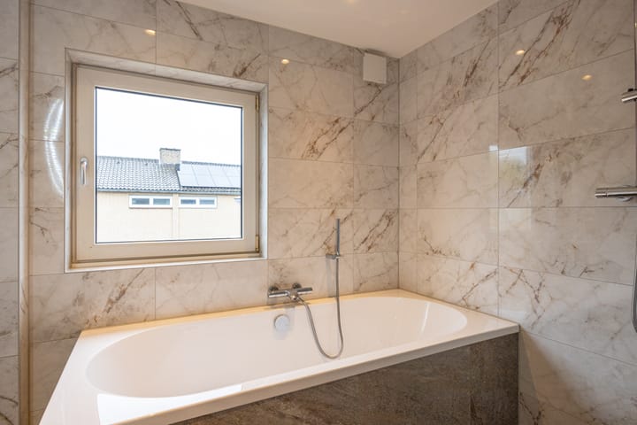 Photo 23 of Velgraafweg 14