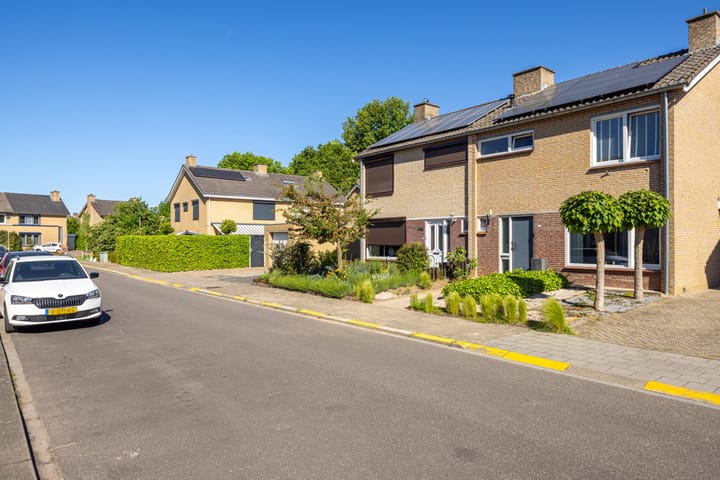 Photo 37 of Velgraafweg 14