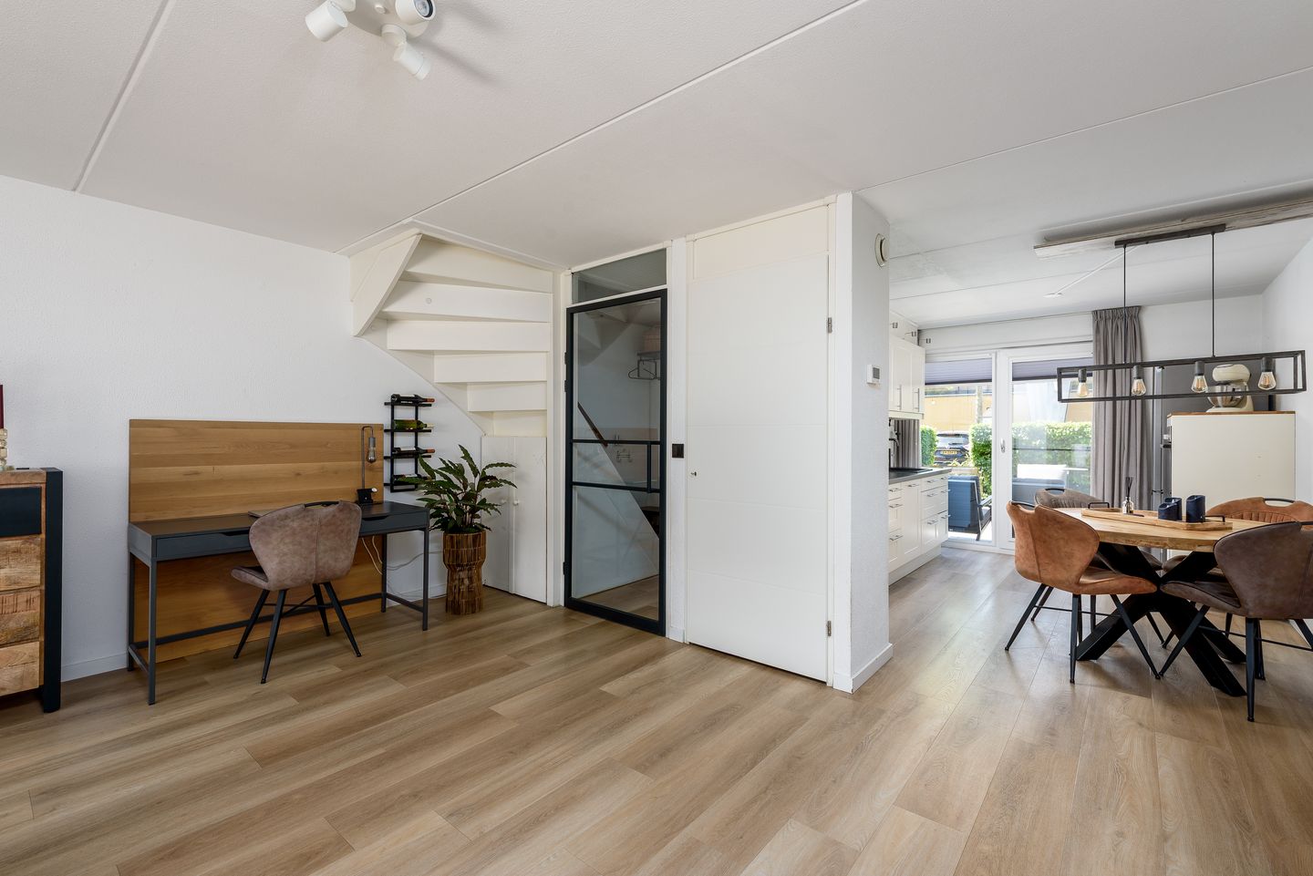 Foto 19 van Aprilstraat 90