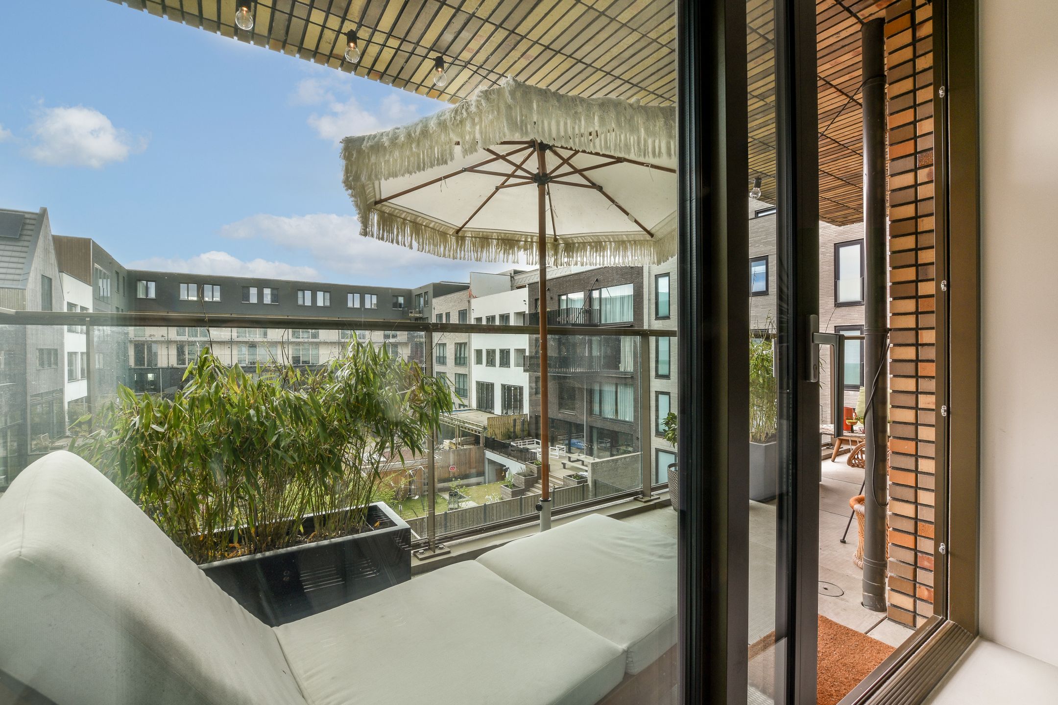 Foto 15 van Cola Debrotstraat 10