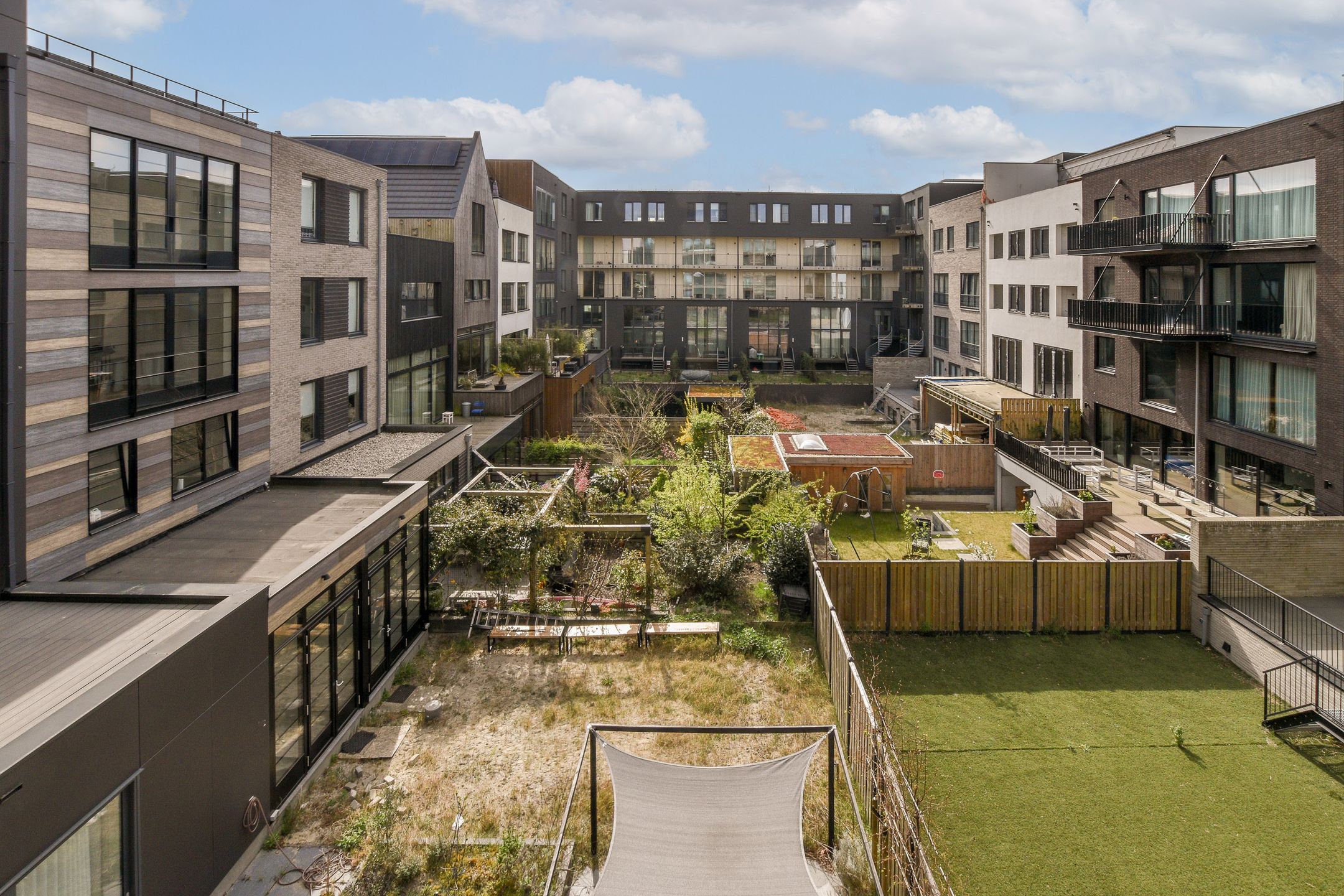 Foto 18 van Cola Debrotstraat 10