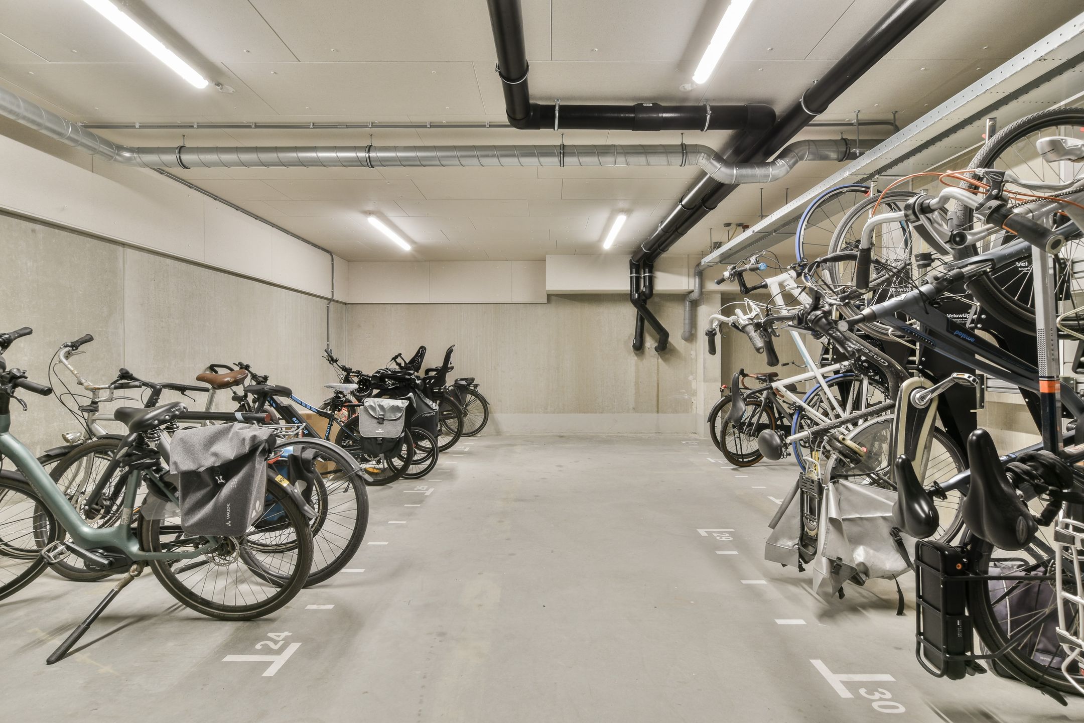 Foto 30 van Cola Debrotstraat 10