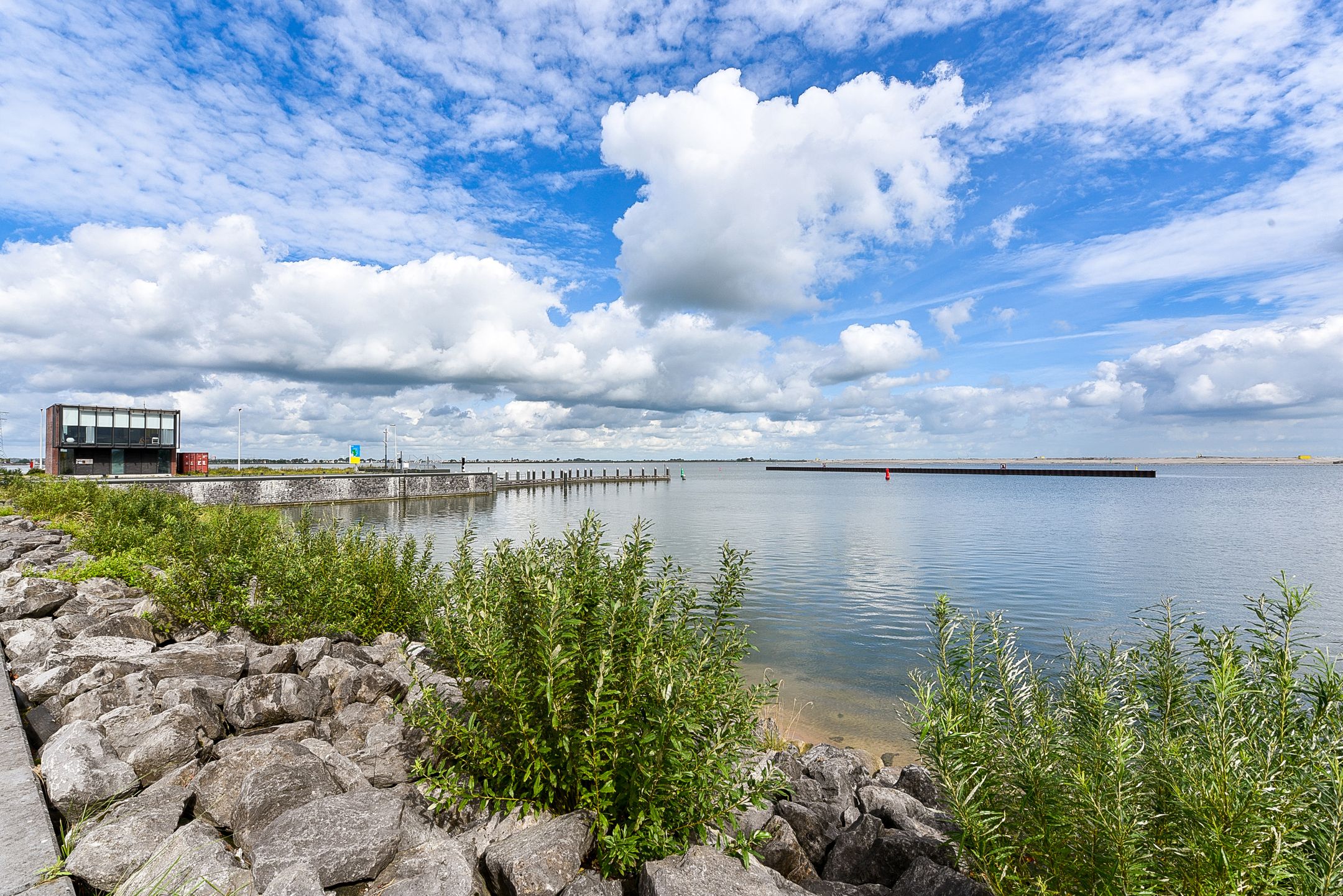 Foto 36 van Cola Debrotstraat 10