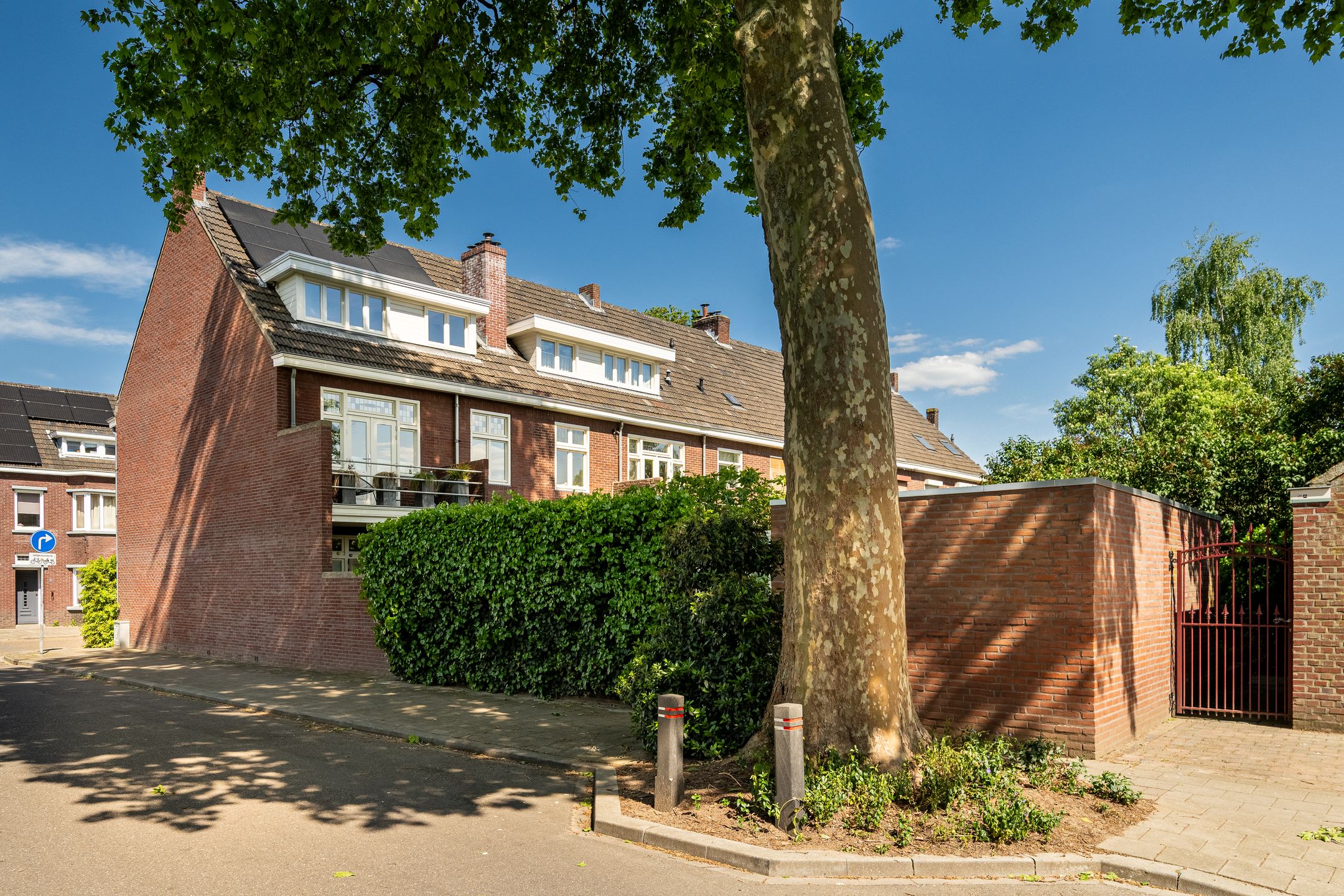 Photo 39 of Robert Regoutstraat 4