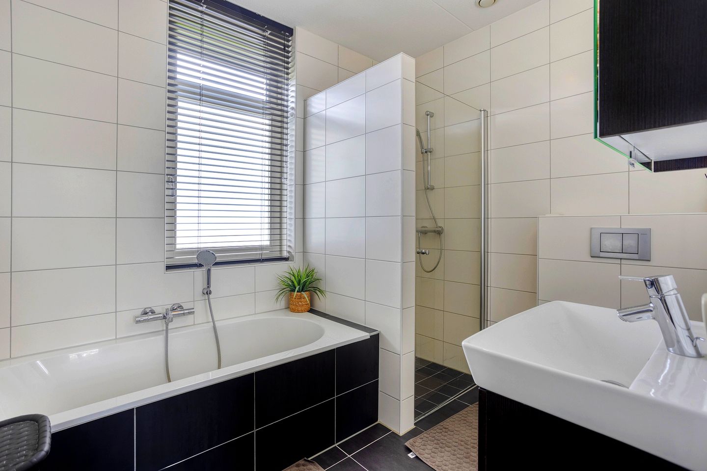 Photo 19 of Schonckstraat 18