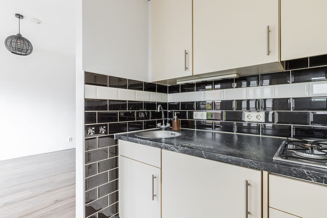 Photo 11 of Almarestraat 28