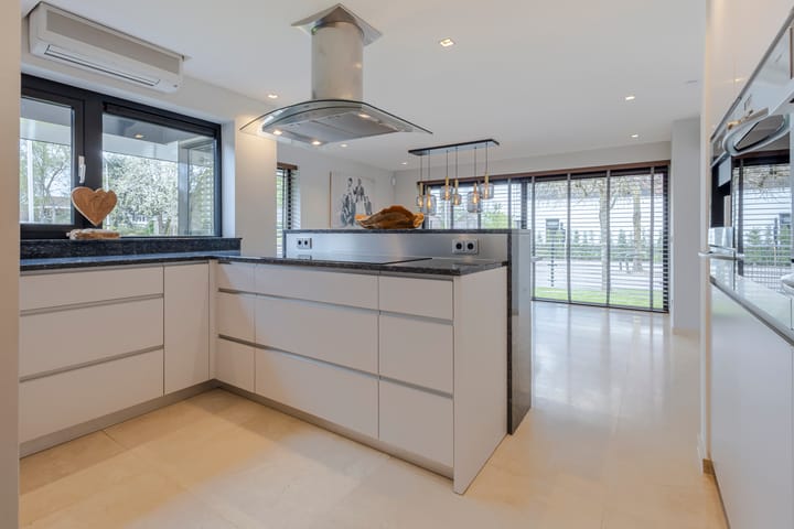 Photo 21 of Irenestraat 156